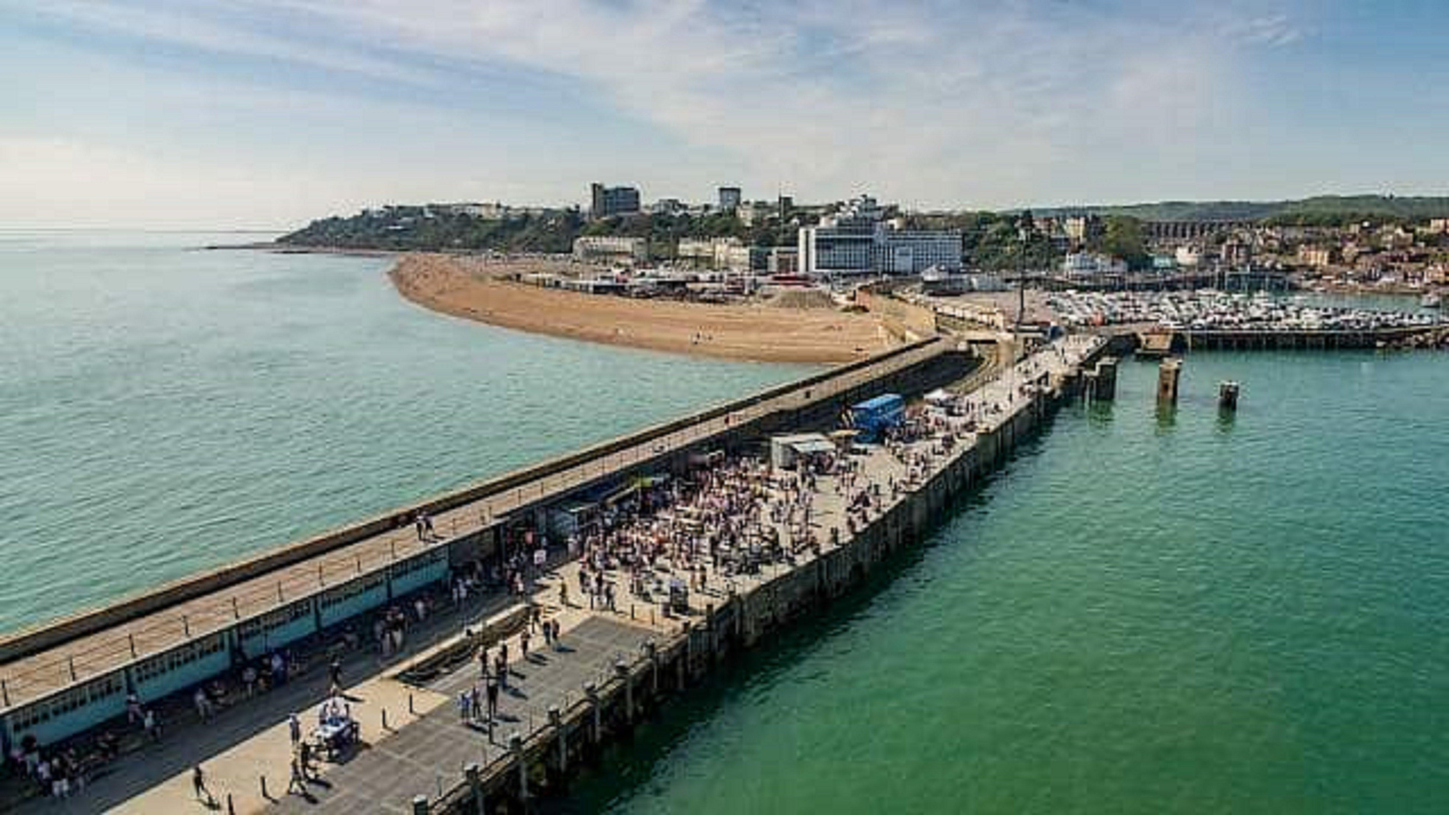 Holiday Inn Express Folkestone Channel Tunnel, An Ihg Hotel Dış mekan fotoğraf